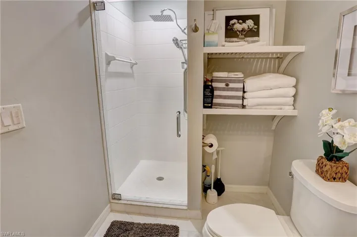 408  Courtside  DR, Naples, FL 34105