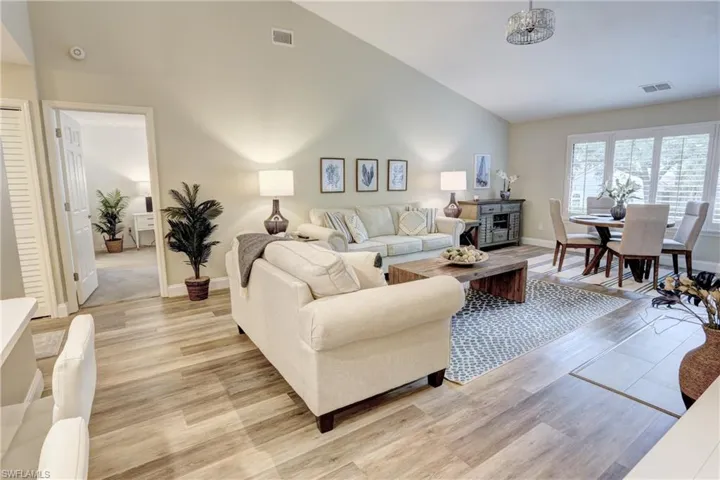 408  Courtside  DR, Naples, FL 34105