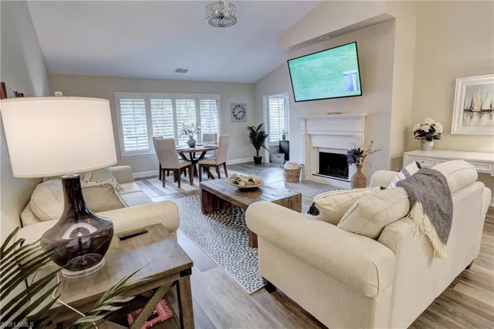 408  Courtside  DR, Naples, FL 34105