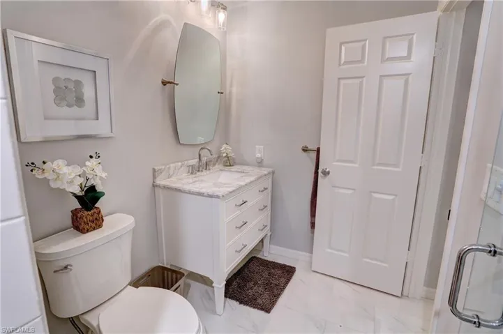 408  Courtside  DR, Naples, FL 34105