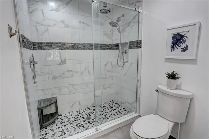 408  Courtside  DR, Naples, FL 34105