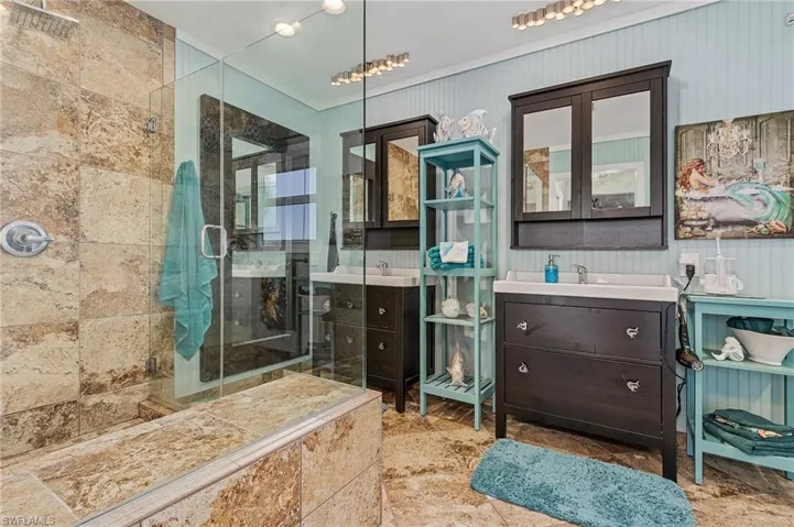 PRIMARY EN-SUITE BATH.