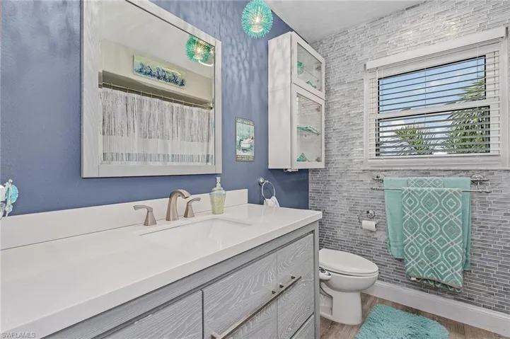 Full Guest Bath.