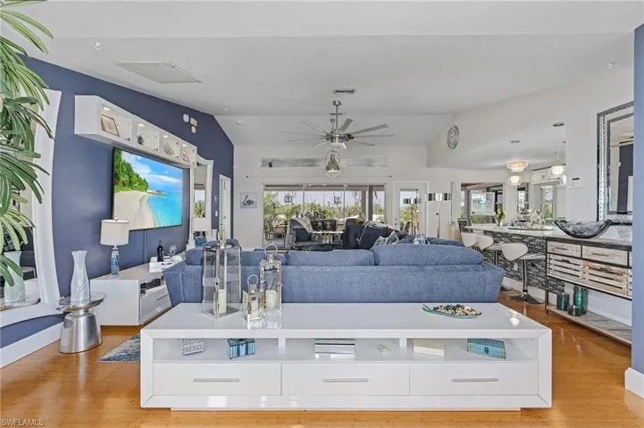 LIVING AREA.