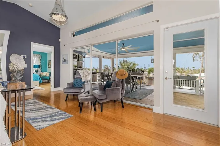 Indoor/outdoor living at its finest!