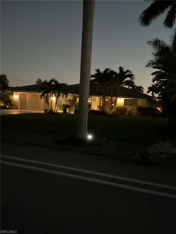 View of front of house featuring a front lawn