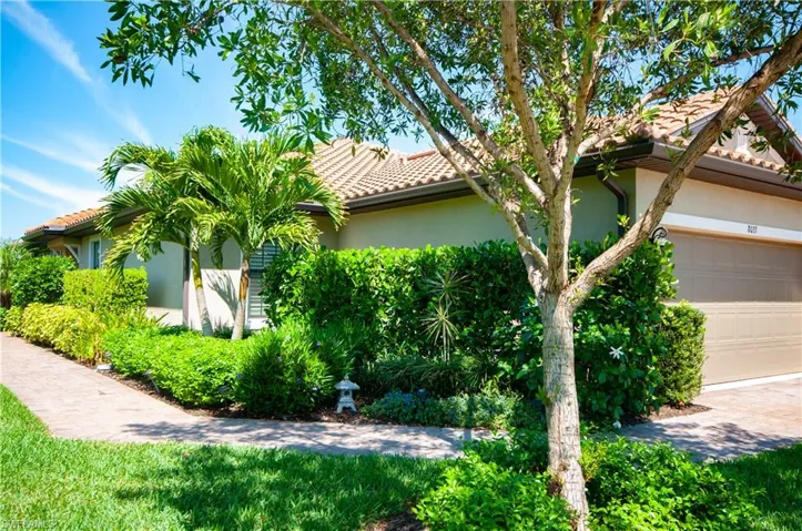 8033  Calle Canovas  CT, Naples, FL 34114