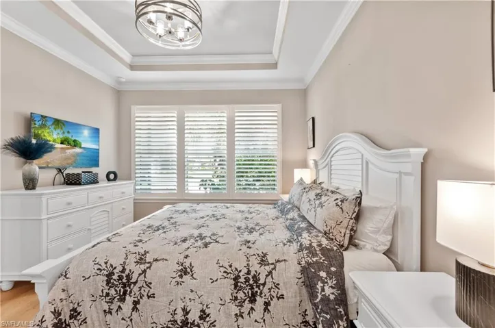 8033  Calle Canovas  CT, Naples, FL 34114