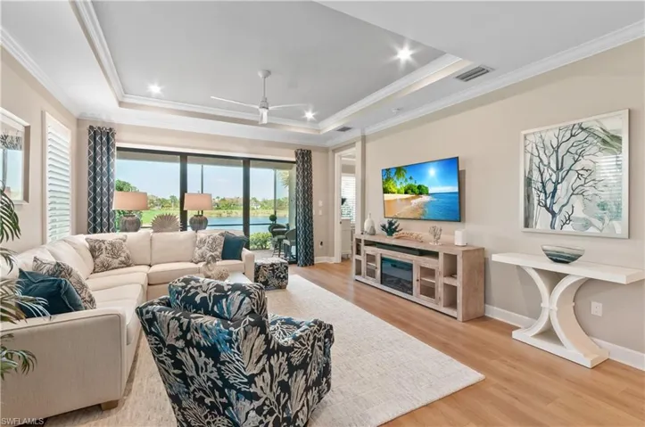 8033  Calle Canovas  CT, Naples, FL 34114