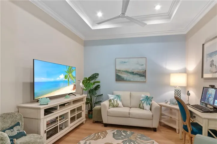8033  Calle Canovas  CT, Naples, FL 34114