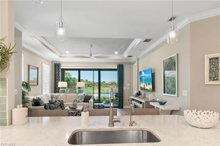8033  Calle Canovas  CT, Naples, FL 34114