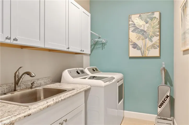 8033  Calle Canovas  CT, Naples, FL 34114