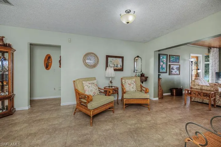 Sitting area off kitchen