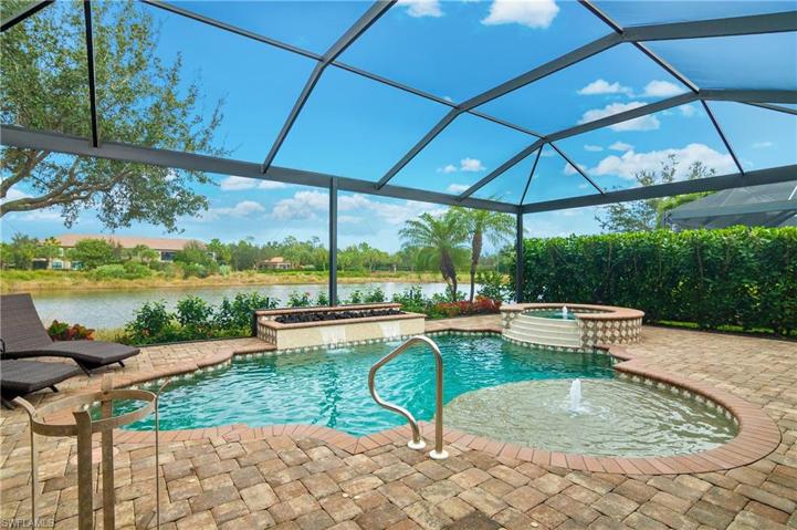 Beautiful Lake views from your lanai.