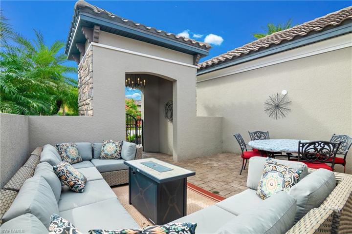 Welcome guests with this impressive entry courtyard, also a fabulous place to entertain and enjoy your morning coffee or evening cocktail.