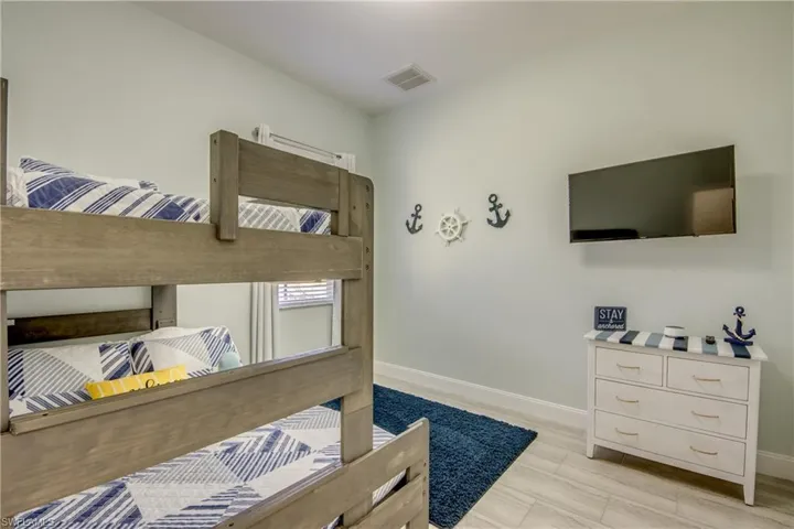 Celing fan/light combo, TV, Walk-in closet
