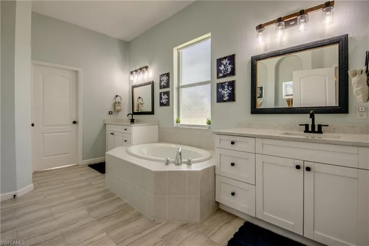 Master bath with garden tub