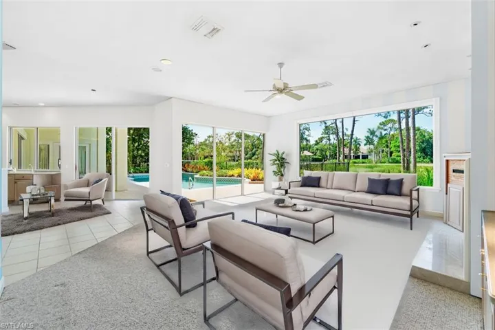 Virtual Staging Family & breakfast nook