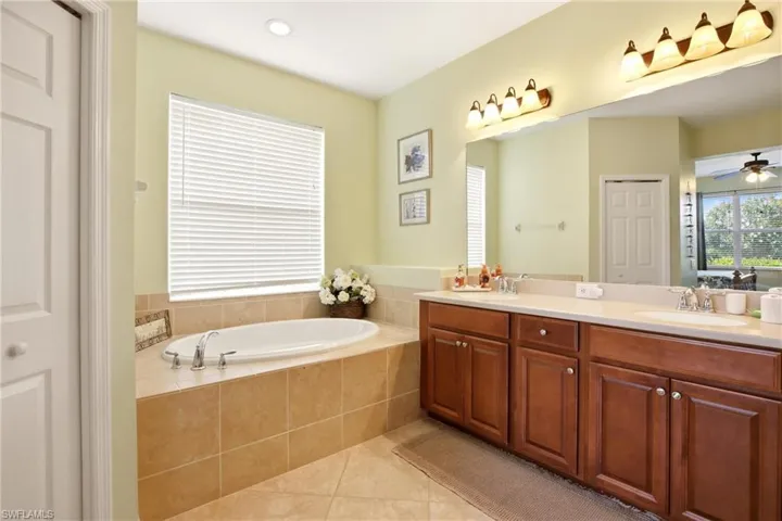 2621  Brightside  CT, Cape Coral, FL 33991
