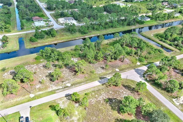 Aerial view of property and surrounding area with a large body of water