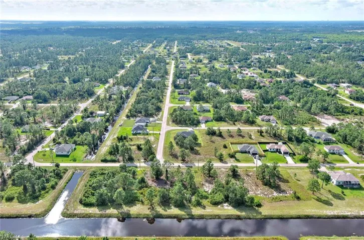 Aerial overview of property's location featuring a nearby body of water
