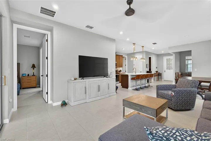 10371 Bonavie Cove Dr, Fort Myers, Florida 33966