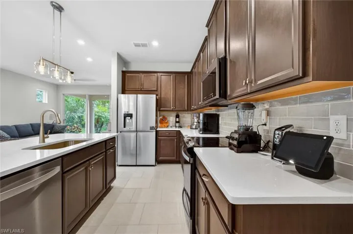 10371 Bonavie Cove Dr, Fort Myers, Florida 33966