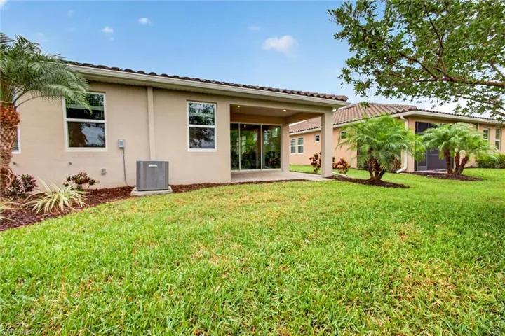 10371 Bonavie Cove Dr, Fort Myers, Florida 33966