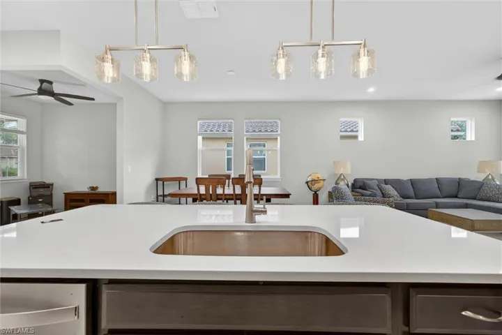 10371 Bonavie Cove Dr, Fort Myers, Florida 33966