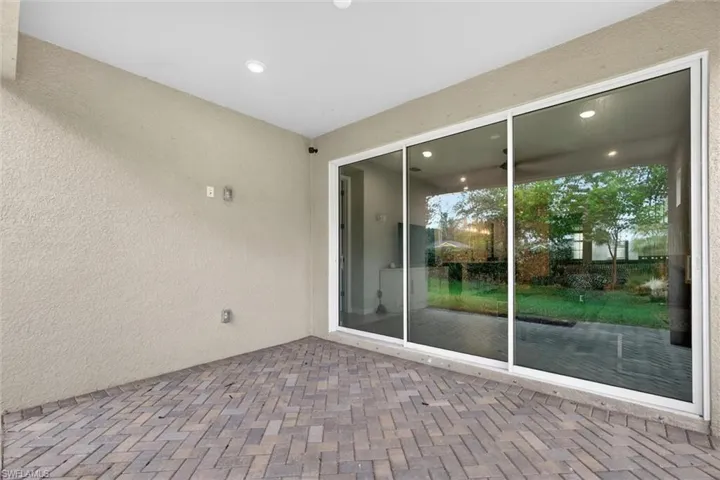 10371 Bonavie Cove Dr, Fort Myers, Florida 33966