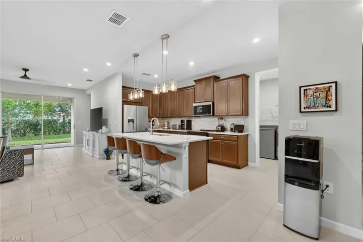10371 Bonavie Cove Dr, Fort Myers, Florida 33966