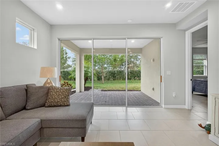 10371 Bonavie Cove Dr, Fort Myers, Florida 33966