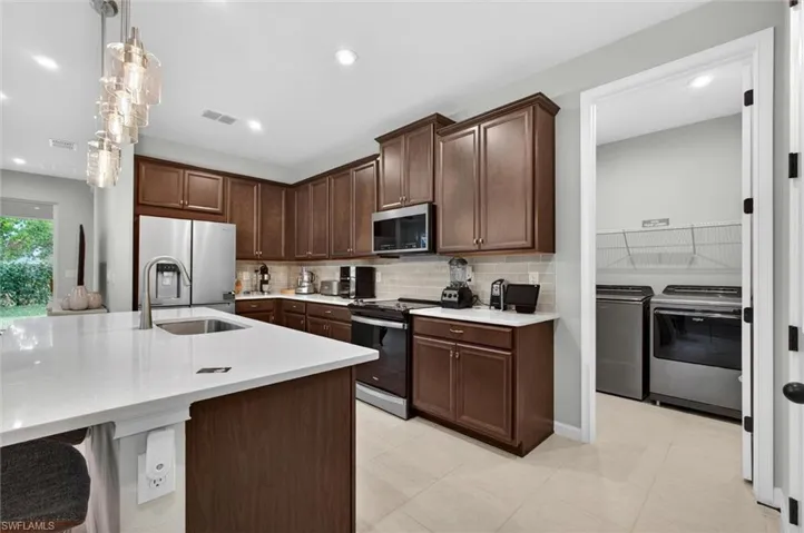 10371 Bonavie Cove Dr, Fort Myers, Florida 33966