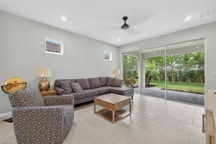 10371 Bonavie Cove Dr, Fort Myers, Florida 33966