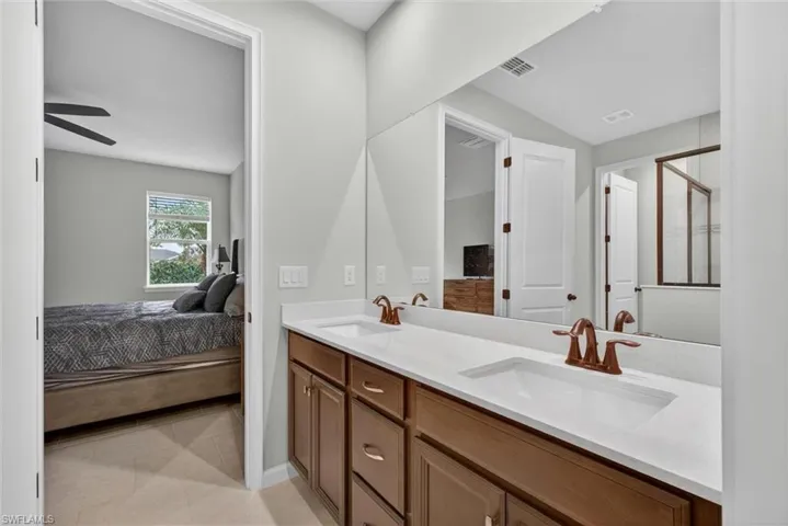 10371 Bonavie Cove Dr, Fort Myers, Florida 33966