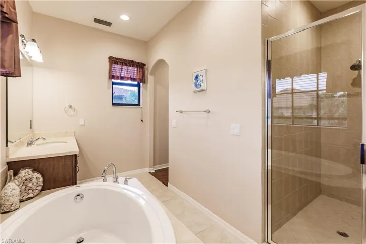 1296  Kendari  TER, Naples, FL 34113