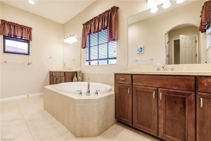 1296  Kendari  TER, Naples, FL 34113