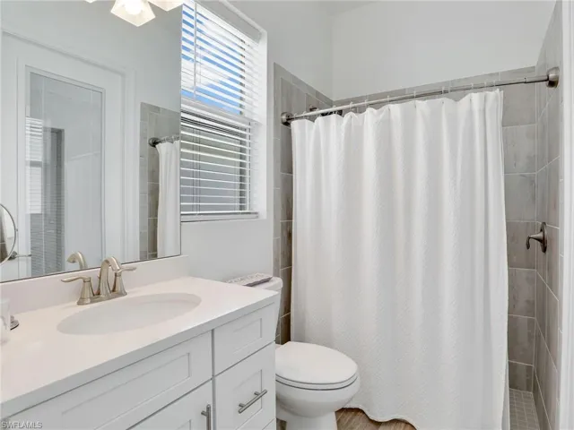 Full Bathroom/Pool Bath - Ensuite
