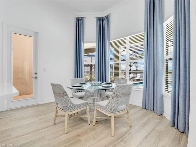 Eat-in Kitchen