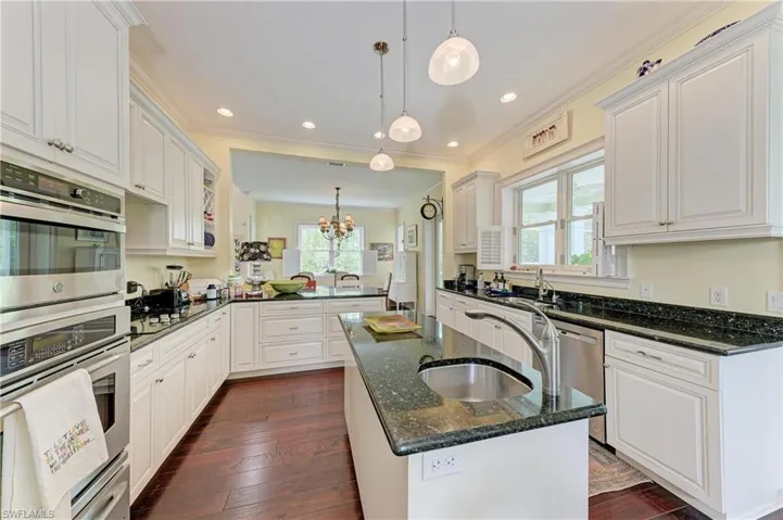 793 Jungle Queen Way, Longboat Key, Florida 34228