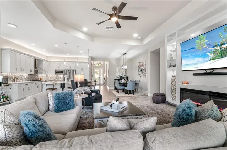 Great open floor plan for entertaining family and friends