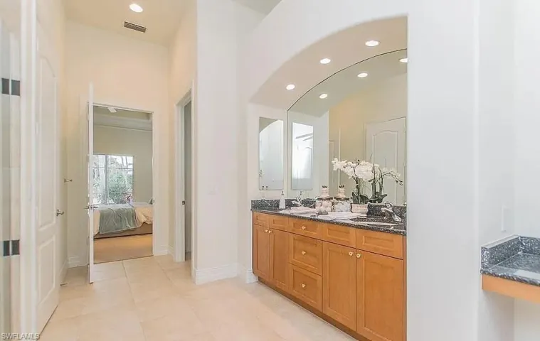 5891  Barclay  LN, Naples, FL 34110