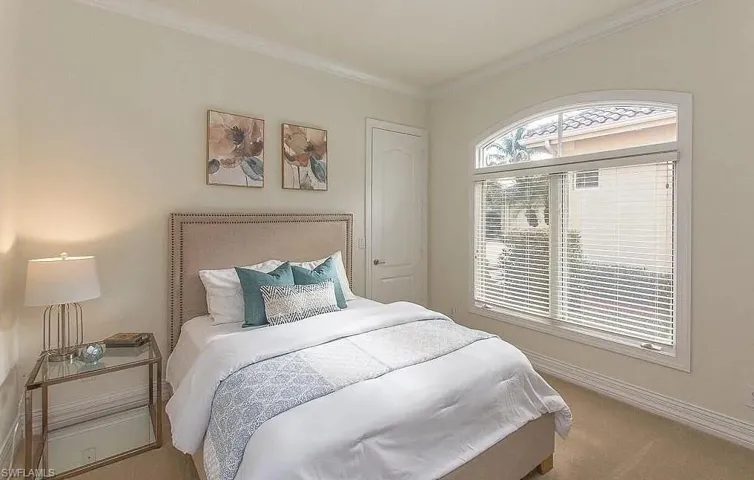 5891  Barclay  LN, Naples, FL 34110