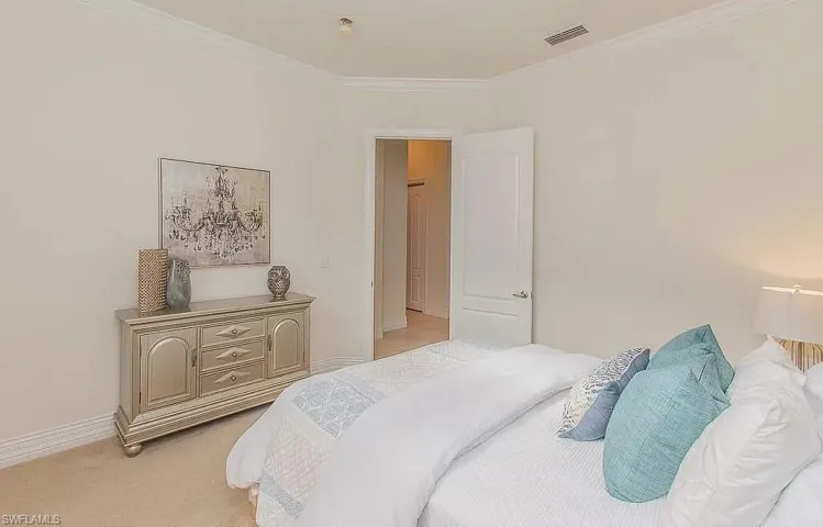 5891  Barclay  LN, Naples, FL 34110