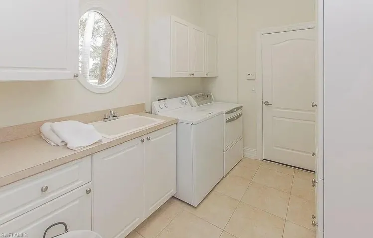 5891  Barclay  LN, Naples, FL 34110