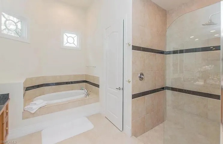 5891  Barclay  LN, Naples, FL 34110
