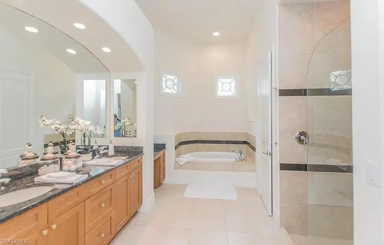 5891  Barclay  LN, Naples, FL 34110