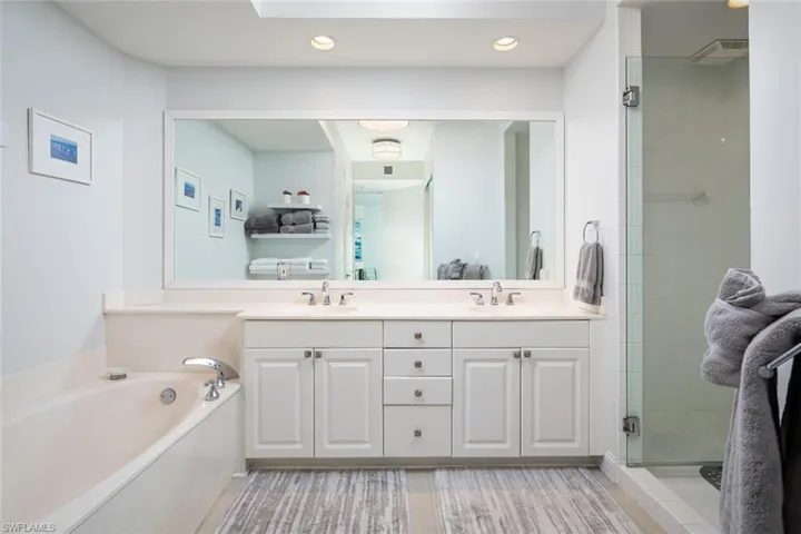 400  Flagship  DR, Naples, FL 34108