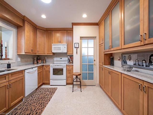 1270  Diana  AVE, Naples, FL 34103