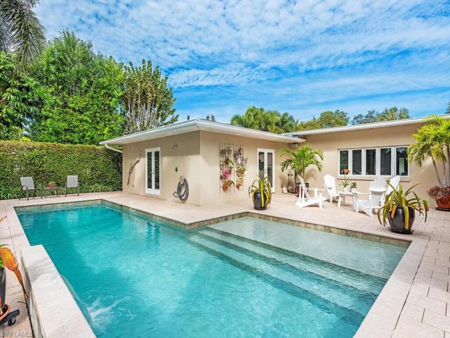 1270  Diana  AVE, Naples, FL 34103